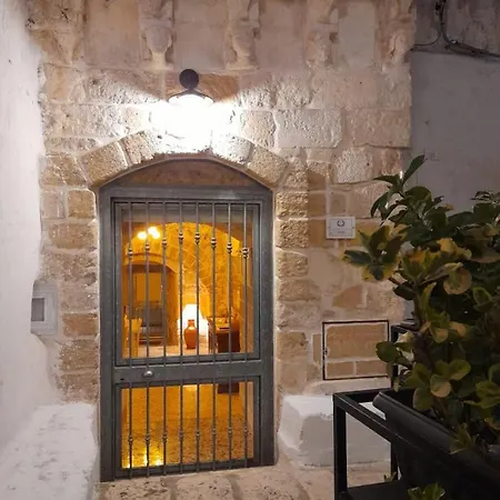 Domus Cesare: Historic Stone With In-room Shower And Outdoor Relaxation Holiday home