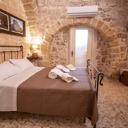 Holiday home Domus Cesare: Historic Stone With In-room Shower And Outdoor Relaxation Carovigno