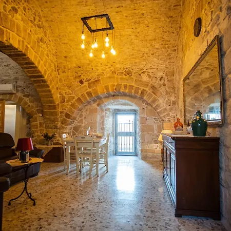 Domus Cesare: Historic Stone With In-room Shower And Outdoor Relaxation Carovigno
