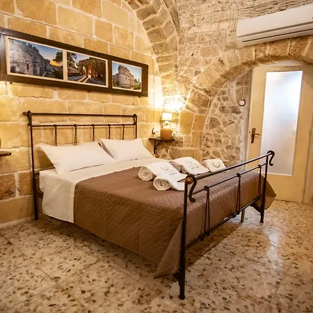 Domus Cesare: Historic Stone With In-room Shower And Outdoor Relaxation Holiday home