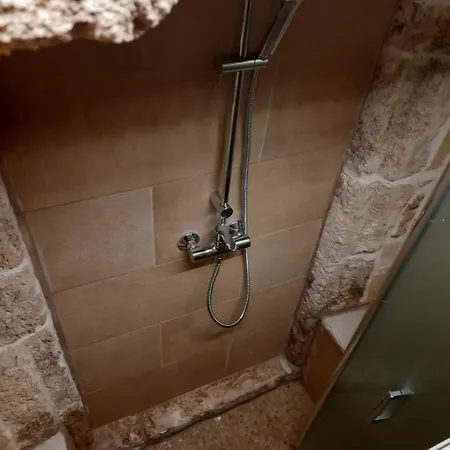 Domus Cesare: Historic Stone With In-room Shower And Outdoor Relaxation Holiday home