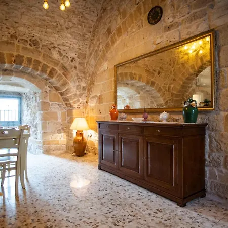 Domus Cesare: Historic Stone With In-room Shower And Outdoor Relaxation Carovigno