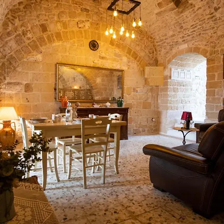 Domus Cesare: Historic Stone With In-room Shower And Outdoor Relaxation Holiday home