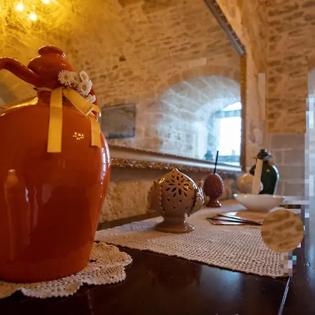 Domus Cesare: Historic Stone With In-room Shower And Outdoor Relaxation Holiday home