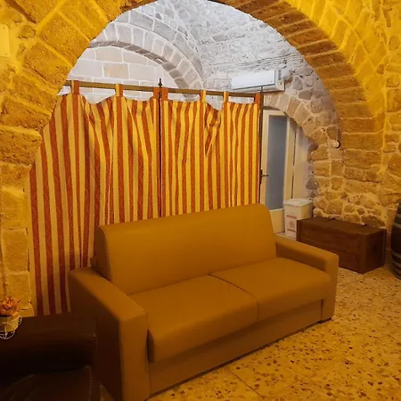 Holiday home Domus Cesare: Historic Stone With In-room Shower And Outdoor Relaxation Carovigno