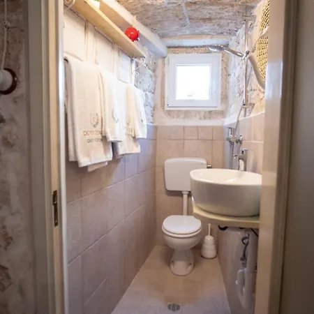 Domus Cesare - Dimora Storica Totalmente In Pietra Nel Cuore Del Centro Storico Con Doccia Pietra In E Zona Relax Esterna-historic Entirely Made Of Stone In The Heart Of The Historic Center With Stone Shower In The * Carovigno