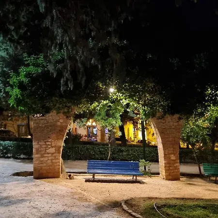 Domus Cesare - Dimora Storica Totalmente In Pietra Nel Cuore Del Centro Storico Con Doccia Pietra In E Zona Relax Esterna-historic Entirely Made Of Stone In The Heart Of The Historic Center With Stone Shower In The *