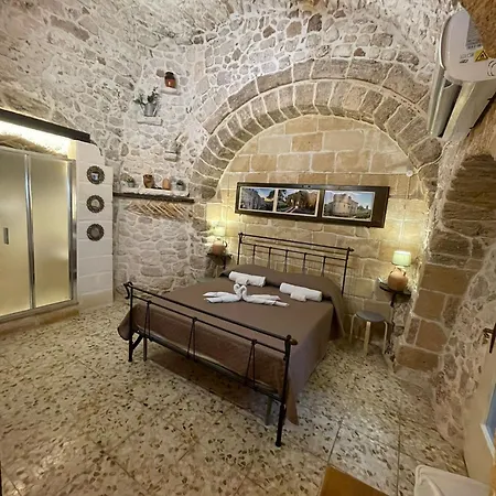 Domus Cesare: Historic Stone With In-room Shower And Outdoor Relaxation *